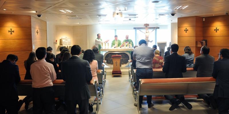Monseñor Martínez Camino en Torre Espacio: «Que vuestro trabajo sea para el amor a Dios y a los hermanos»