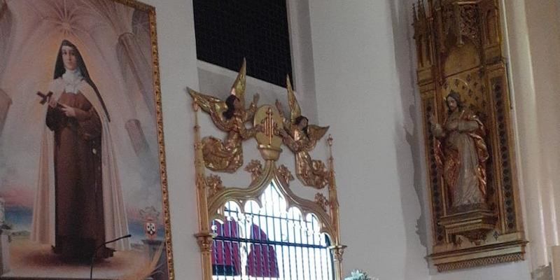 El padre Julio Prado celebra en el monasterio de Santa Ana y San José una Misa solemne en honor a santa Teresa