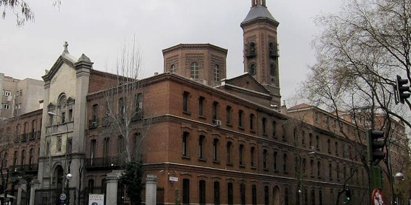 El vicario episcopal de la VII administra el sacramento de la Confirmaci&oacute;n en Nuestra Se&ntilde;ora de los Dolores