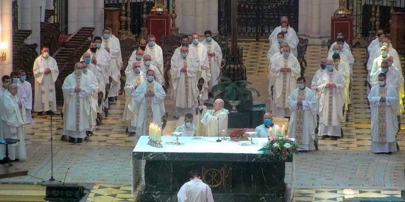 El arzobispo pide a la Curia que esté «disponible para la misión» y no se conforme con el «siempre se ha hecho así»