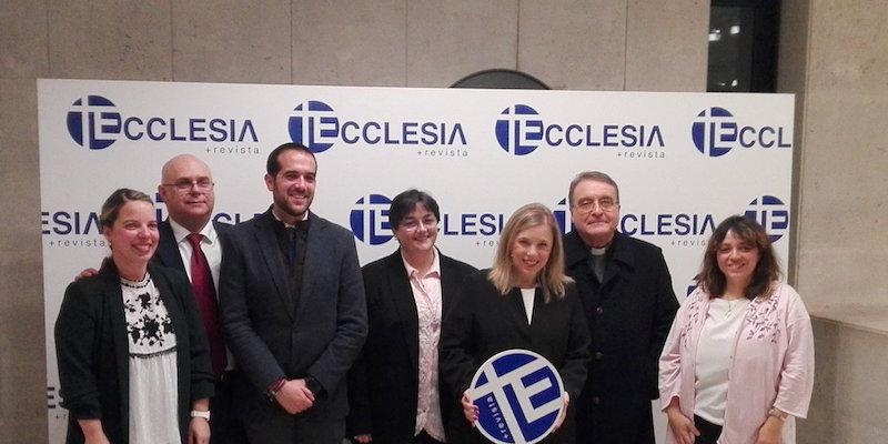 Revista Ecclesia: renovados para evangelizar