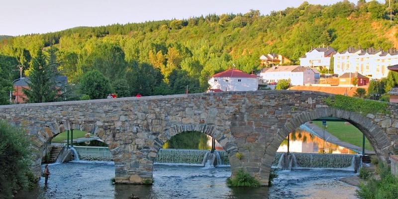 Sant&iacute;sima Trinidad de Collado Villalba celebra en Vega de Espinareda su campamento de juveniles