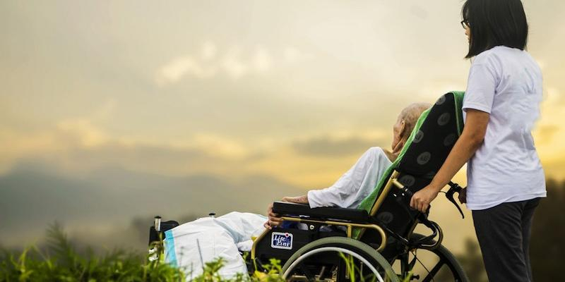 Gerardo Due&ntilde;as habla del sentido del dolor y de la enfermedad en el II encuentro de Familias Reinado