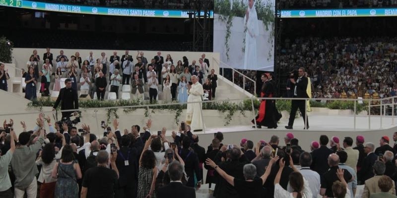 El Papa Le&oacute;n XIV se rinde a la Iglesia diocesana en el Estadio Bernab&eacute;u: &laquo;Don Jos&eacute;, hoy la Iglesia de Madrid ha hecho un golazo&raquo;