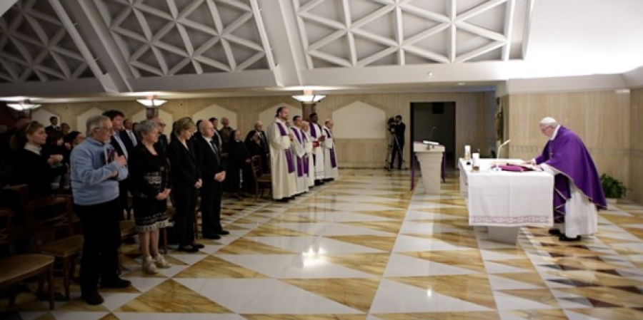Papa Francisco en Santa Marta: &laquo;Detenedse para descubrir la belleza de Dios&raquo;