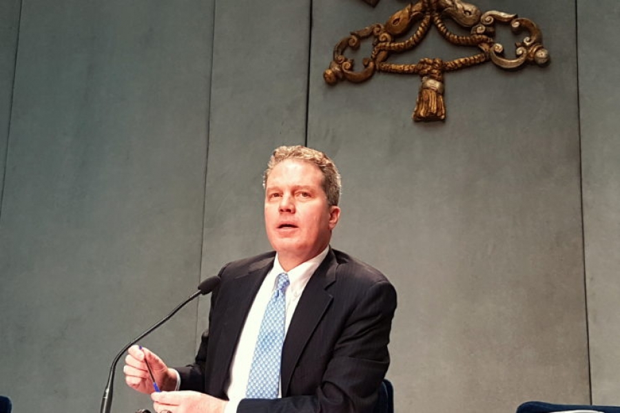 Whatsapp: Greg Burke desmiente que el Papa Francisco utilice este medio