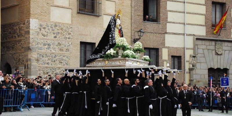 Salida extraordinaria de Nuestra Señora de la Soledad y Desamparo con motivo del 300 aniversario de la fundación de la congregación