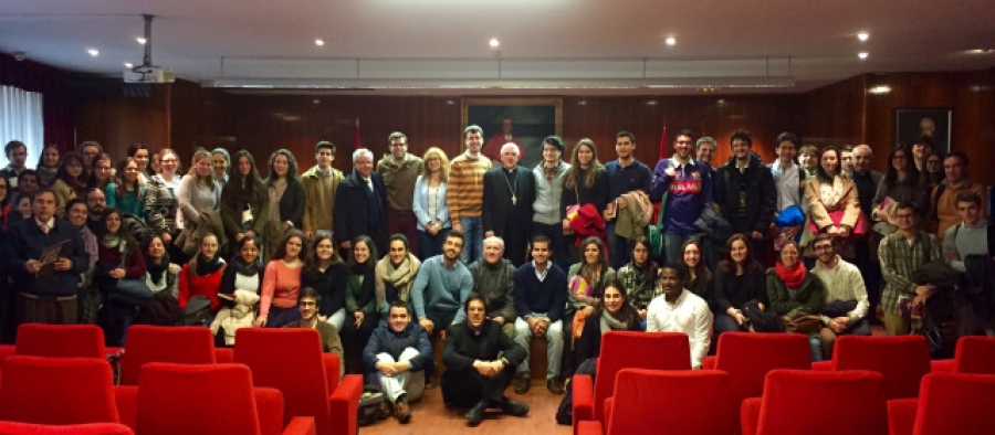 Encuentro del arzobispo con profesores universitarios