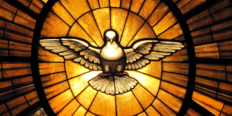 J&oacute;venes de San Juan Cris&oacute;stomo reciben el sacramento de la Confirmaci&oacute;n de manos de Gil Gonz&aacute;lez