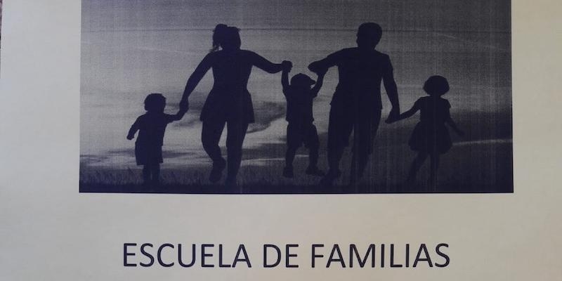 Bautismo del Señor aborda el diálogo en su escuela de familias