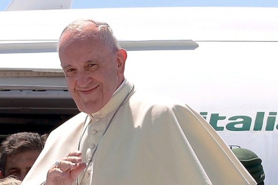 El Santo Padre llega a Cracovia:  'El mundo est&aacute; en guerra pero no de religi&oacute;n'