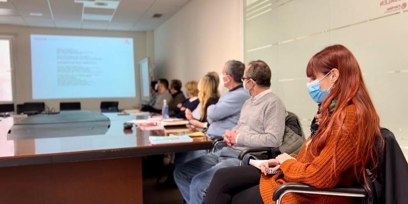 Los voluntarios de comunicaci&oacute;n de C&aacute;ritas Diocesana de Madrid revisan el trabajo realizado y programan el pr&oacute;ximo semestre