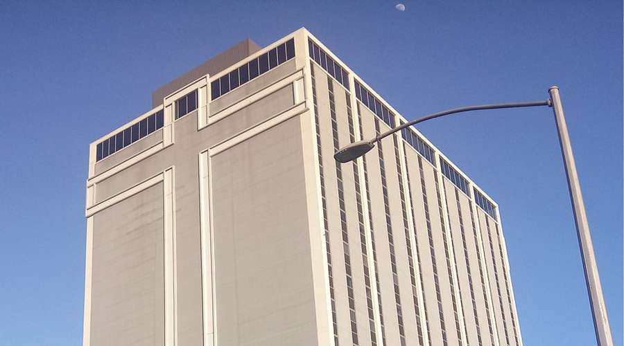 Polémica por retirada de cruces en icónico edificio de Houston en Estados Unidos