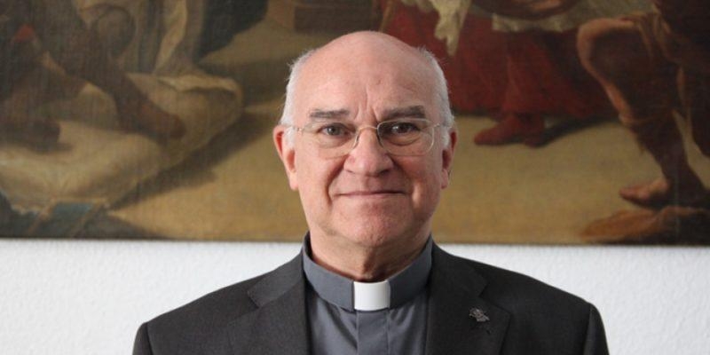 El padre Ángel Camino preside una Eucaristía en la Universidad Autónoma