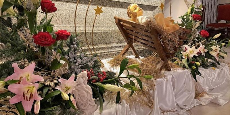 Imagen de la Virgen a los pies del Niño Jesús esta Navidad, en la catedral de Kiev