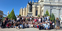 La familia de Sant’Egidio Madrid peregrina a la catedral de la Almudena en el Jubileo de la Esperanza: «Queremos seguir acogiendo, acompañando y sanando a los pobres»