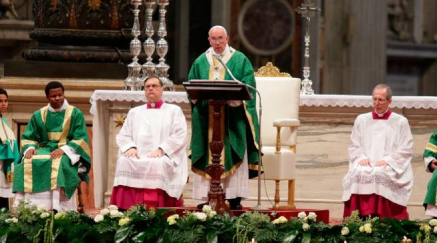 El Santo Padre afirma que 'Dios bendice al matrimonio que se ama en la unidad y en la indisolubilidad'