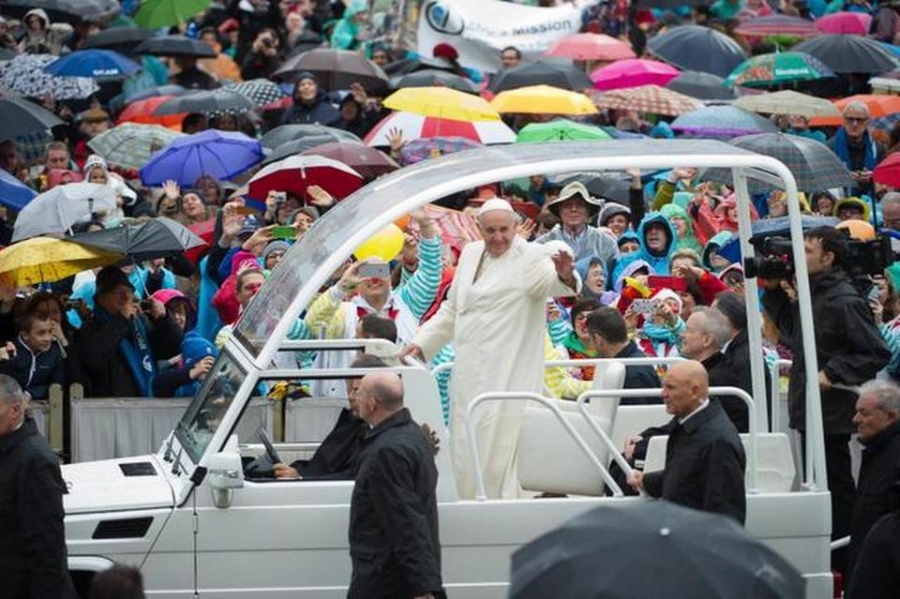 El Papa interroga a los j&oacute;venes y les hace una propuesta: &iquest;Qu&eacute; quieren hacer con su vida?