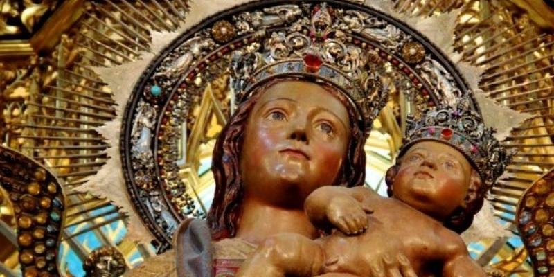 Los jóvenes de la Real Esclavitud organizan la Misa mensual de mayo en honor a la Virgen de la Almudena