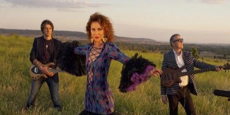 Vicky Larraz y Ol&eacute;-Ol&eacute; ofrecen un concierto solidario en la ermita Virgen del Puerto