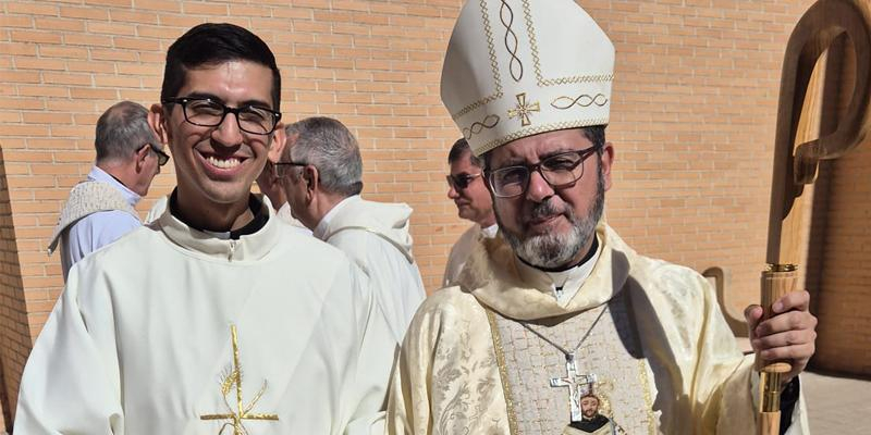 Fray Rodrigo Madrid, OAR, recién ordenado diácono por el obispo auxiliar Vicente Martín: «San Agustín recalcó que parte de nuestro ser es estar donde la Iglesia necesite»