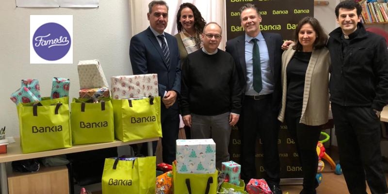 Los empleados de Bankia ayudan a los Magos de Oriente de C&aacute;ritas Santa Catalina M&aacute;rtir, de Majadahonda