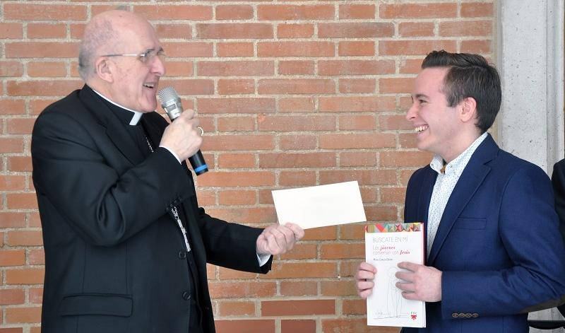 &laquo;A los j&oacute;venes nos gusta que la Iglesia nos escuche&raquo;