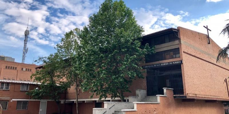 El cardenal Rouco administra el sacramento de la Confirmaci&oacute;n en San Mart&iacute;n de Porres de Hortaleza