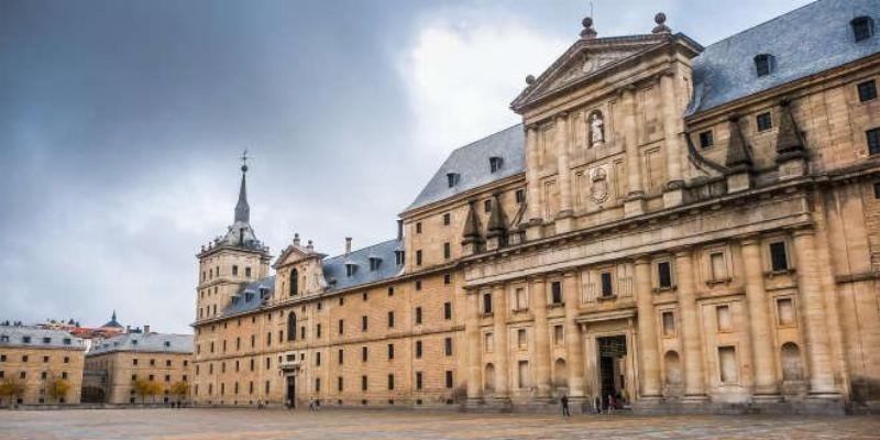 Los sacerdotes de la Vicaría II despiden el curso con una excursión a El Escorial