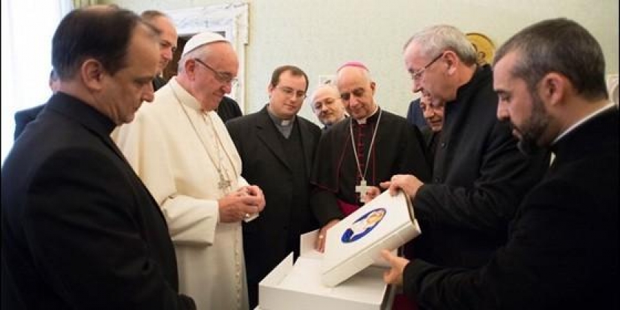 Presentado al Papa el Evangeliario de la Misericordia