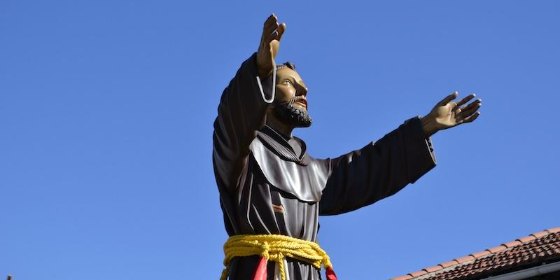 La Hermandad de San Francisco de As&iacute;s de Guadarrama celebra la fiesta de su titular con Misa y procesi&oacute;n
