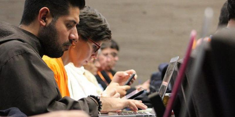 Monse&ntilde;or Mart&iacute;nez Camino participa en el encuentro virtual de Pastoral Universitaria organizado por la CEE