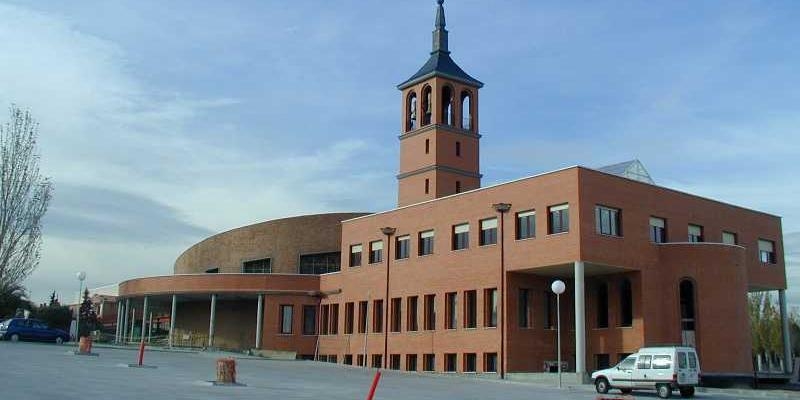 Monse&ntilde;or Santos Montoya realiza la visita pastoral a Beato Manuel Domingo y Sol, de Majadahonda