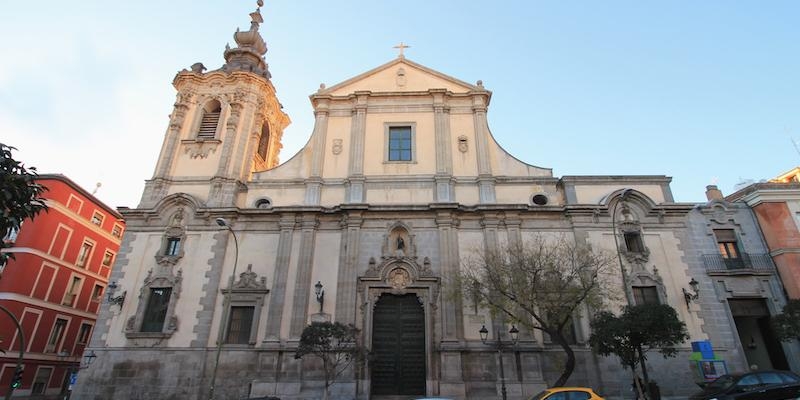 Monse&ntilde;or Mart&iacute;nez Camino, SJ, honra a los m&aacute;rtires benedictinos en el monasterio de Montserrat