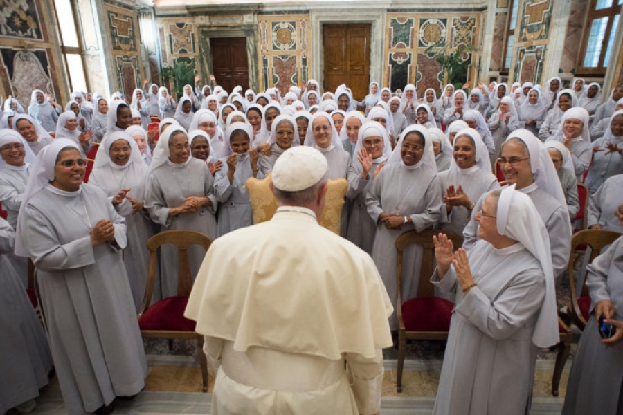 Francisco a las hermanas Hospitalarias de la Misericordia: 'Sean amigas, hermanas y madres de los enfermos'