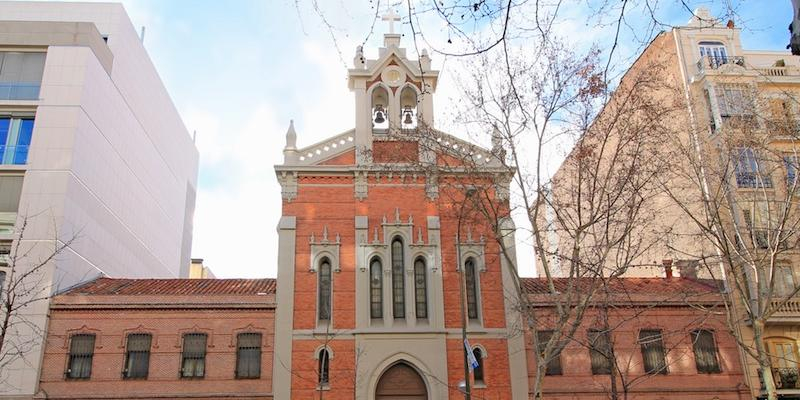 El padre Pablo Gárate predica en el monasterio de Nuestra Señora de las Maravillas una novena a la Virgen del Carmen