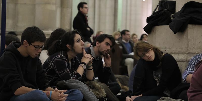 El cardenal env&iacute;a desde Roma un mensaje a los j&oacute;venes participantes en la vigilia de oraci&oacute;n del primer viernes de mes
