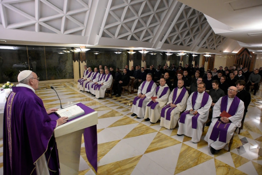 Francisco en Santa Marta: &laquo;El aut&eacute;ntico sacerdote es un mediador cercano a su pueblo&raquo;