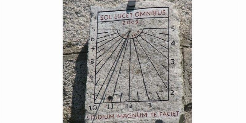 José Sánchez Jiménez imparte una conferencia sobre la Transición en el monasterio de la Cabrera