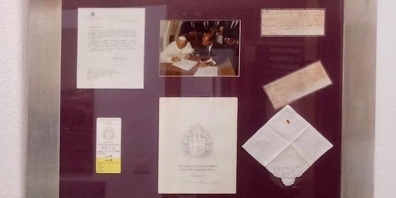 Nuestra Se&ntilde;ora del Carmen de Pozuelo expone reliquias de san Juan Pablo II en su festividad lit&uacute;rgica