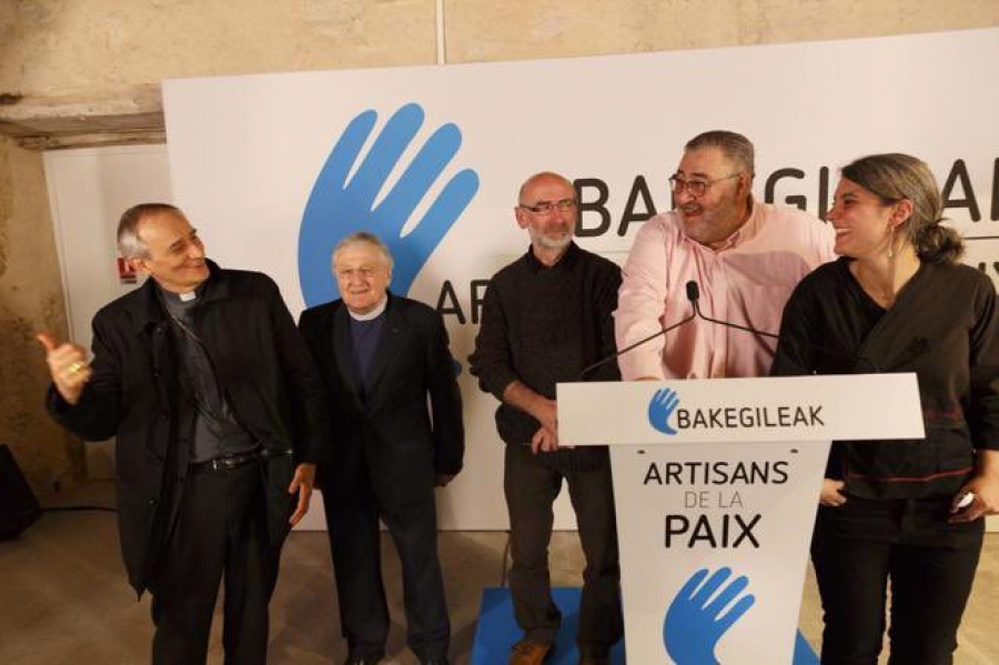 Vaticano: arzobispo particip&oacute; &laquo;a t&iacute;tulo personal&raquo; en entrega de armas de ETA