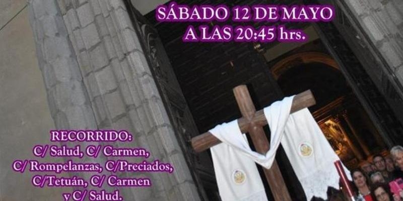 Los j&oacute;venes de la hermandad de Los Gitanos celebran la III Cruz de mayo