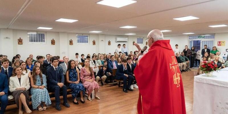 San Pablo VI de Tres Cantos celebra con alegr&iacute;a la visita del cardenal Jos&eacute; Cobo: &laquo;Un gran regalo para la comunidad parroquial&raquo;