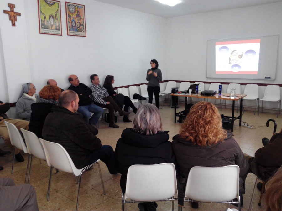 La casa de acogida San Agustín y Santa Mónica de Cáritas Madrid imparte un taller de habilidades sociales