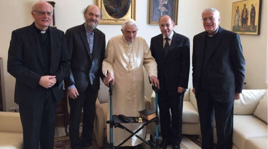 Benedicto XVI recibe a teólogos premiados por su contribución al diálogo fe-razón
