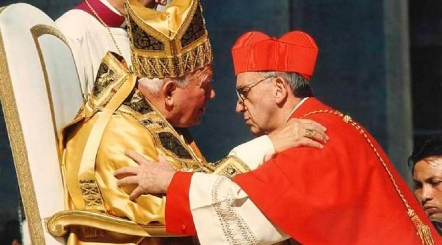 Hoy hace 16 años San Juan Pablo II creó cardenal al ahora Papa Francisco