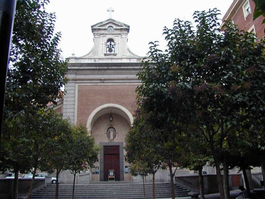 La parroquia San Crist&oacute;bal y San Rafael celebra a su patrono con una bendici&oacute;n de veh&iacute;culos