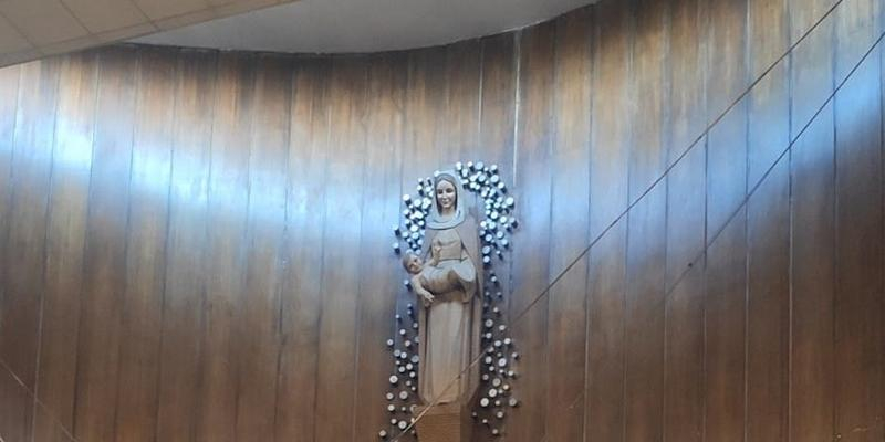 Juan Pedro Gutiérrez preside una Eucaristía con sacramento de la Confirmación en Nuestra Señora de las Delicias