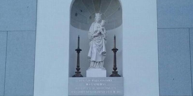 La Real Esclavitud despide el mes de la Virgen con el rezo de un rosario viviente en la Cuesta de la Vega