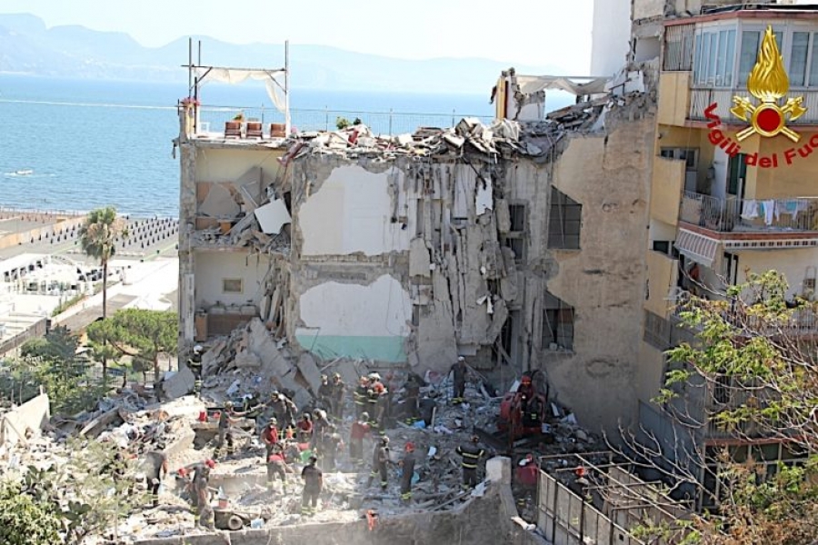 Pesar del Santo Padre por el derrumbe de un edificio en el sur de Italia